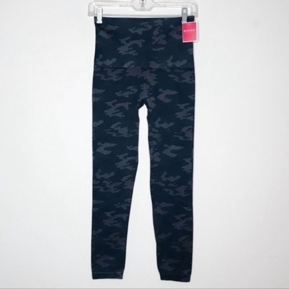 Spanx Look At Me Now Seamless Camo Leggings Size Small NWT